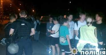 Пострадал подросток: в Киеве неизвестный взорвал гранату на футбольном поле (фото, видео)