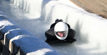Принц Гаррі на канадському курорті прокотився на бобслеї зі швидкістю понад 96 км на годину (фото)
