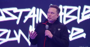Акционеры Tesla одобрили сделку: Маск может стать первым в мире триллионером (видео)