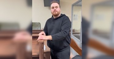 Нардеп "Слуги народа" выступил в защиту ведущего канала Медведчука: детали