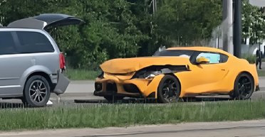 Разбитый раритет: в Украине попал в ДТП культовый спорткар Toyota (фото)