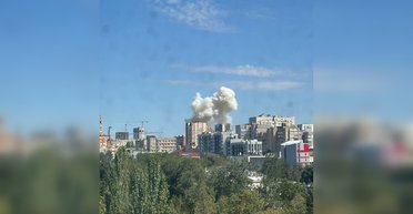 Поднялся гриб: в Ростове-на-Дону взрыв после объявления ракетной угрозы (видео)