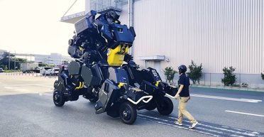 "На випадок пробудження Ґодзіли": в Японії побудували гігантського робота-меха (відео)