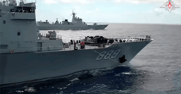 "Вызывает беспокойство": боевые корабли КНР и РФ приблизились к японским островам