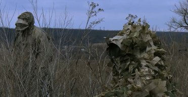 Невидимі воїни: бійці Сил оборони використовують антитепловізійні костюми (відео)