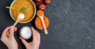 Морская, йодированная или столовая. Диетолог рассказала, какая соль самая полезная