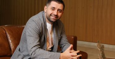 Менеджер "слуг". Арахамия о том, почему украинцы не любят выборы и чем Рада похожа на Вегас