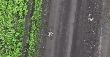 Мгновенный запуск: ВС РФ используют "дроны-ждуны" на фронте (видео)