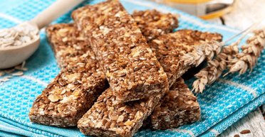 Утоляют голод и придают сил: как приготовить энергетические батончики дома