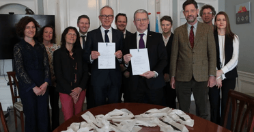 Нидерланды передали Украине восемь ценных артефактов времен Рима и Средневековья (фото)