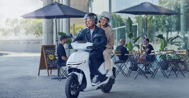 С навигацией и запасом хода 70 км: в продажу поступает лучший электроскутер Honda (видео)