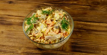 Смачно і корисно: рецепт морквяного салату (відео)