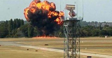 Превратился в огненный шар: в Лондоне взорвался пассажирский бизнес-джет (видео)