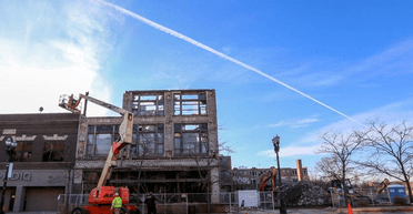 Нещодавно "побудували": у центрі міста знесли багатоквартирний будинок вартістю $1,5 млн (фото)