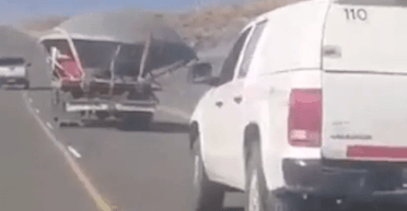 Навіть не приховують: "гігантський НЛО" помітили просто на жвавій трасі (фото)