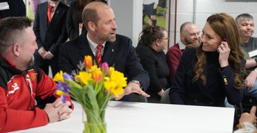 Кейт Міддлтон вийшла у світ у розкішному пальті від улюбленого дизайнера (фото)