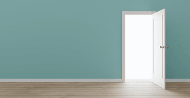 Ученые рассказали, почему люди заходят в комнату и забывают, что хотели сделать