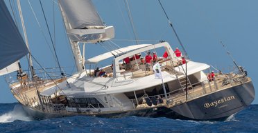 Могила мільйонерів: чому непотоплювана суперяхта Майка Лінча пішла на дно