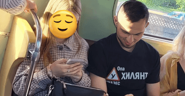 "Корисний ідіот" у модному одязі: навіщо люди носять футболки зі словом "Ухилянт"