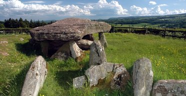 Ученые обнаружили истинное происхождение загадочного камня Артура (фото)
