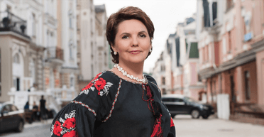 Телеведуча Олена Фроляк заявила, що її чоловік та син готові піти на фронт (відео)