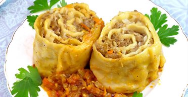 Ліниві пельмені: як приготувати смачні штрулі з фаршем