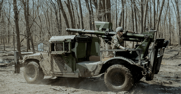 США тестують в Україні гаубиці Hawkeye на всюдиході HMMWV, — ЗМІ (фото)