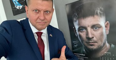 Похудел и помолодел: пластический хирург ответил, делал ли Валерий Залужный пластические операции