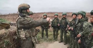 Бегали, стреляли и пели: Минобороны РФ показало, как готовило солдат КНДР (видео)