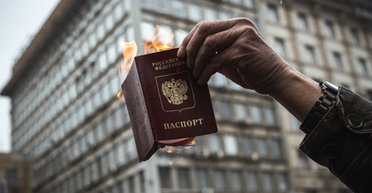 Даже если есть паспорт другой страны: банки Швейцарии начали закрывать счета граждан РФ