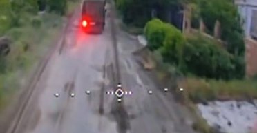 Полускали, як горішки: ЗСУ "розібрали" автопарк росіян на Лиманскому напрямку (відео)