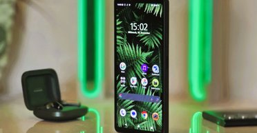 Компактный смартфон с мощным аккумулятором: какую модель советуют эксперты (фото)