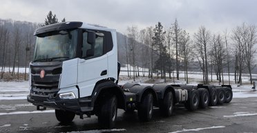 Потужна "багатоніжка": Tatra випустила вражаючу 16-колісну вантажівку (фото)
