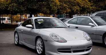 Современная классика: в Киеве заметили редчайший заряженный Porsche (фото)