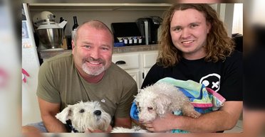 Почав виляти хвостом: у США зниклий собака возз'єднався із сім'єю через 12 років (відео)