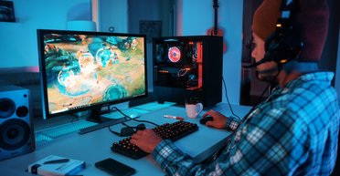 Проломил голову: геймер пролетел 1500 км, чтобы избить своего обидчика из онлайн-игры (фото)