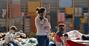 Без жилья и достойной работы: британцы бьют тревогу из-за плохой поддержки украинцев, — СМИ