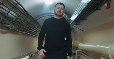 "Мені потрібна зброя, а не таксі": Зеленський вперше показав свій бункер (відео)