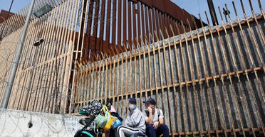 Трамп попросив пофарбувати в чорний стіну на кордоні США і Мексики: для чого це потрібно