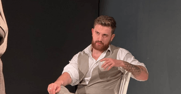 "Збадьорив" членів комісії: актор, який погрожував себе порізати, розкрив причини свого вчинку