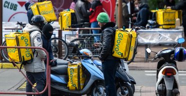 Для кур'єрів, таксистів і моделей OnlyFans: в Україні хочуть запровадити новий податок, деталі