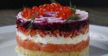 "Шуба" по-королевски: праздничный рецепт популярного салата