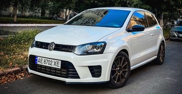 Их выпустили лишь 2500: в Киеве заметили редчайший заряженный Volkswagen (фото)