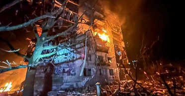 Ракетний удар по Балаклії: багато жертв та поранених, з'явились нові кадри з місця влучання (фото)