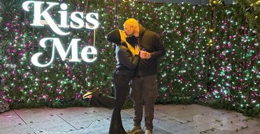 Популярний телеведучий, якого "замовила" дружина, подав на розлучення