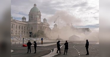 Пожар и стрельба в лагере президента в Белграде: ранен один человек