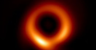 Сингулярність чорної діри порушує закони фізики: вчені знайшли рішення загадки