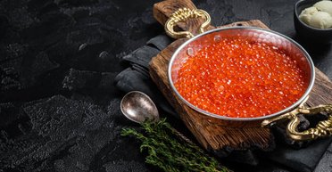 Символ розкоші чи жорстокість: люди були шоковані, коли дізналися, як насправді добувають ікру (відео)