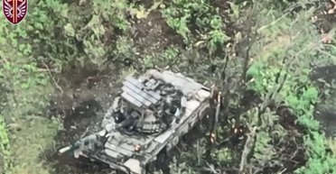 На металлолом: ВСУ уничтожили российский танк Т-80 РФ под Бахмутом (видео)