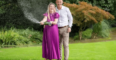 Не самая очевидная покупка: ставшие миллионерами супруги рассказали о первой трате денег (фото)